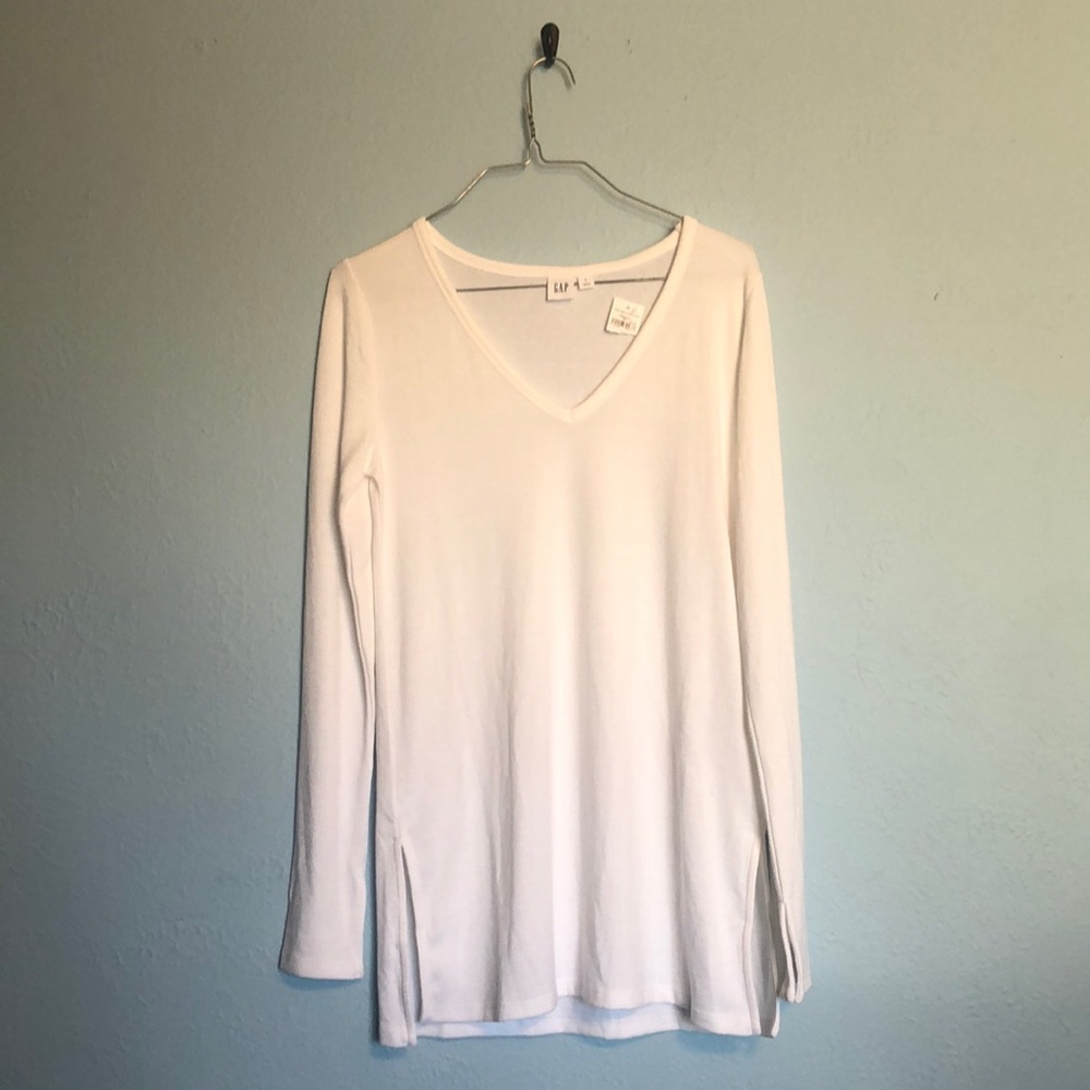 NWT GAP Womens Size Small Crisp White V-Neck Tunic Sweater Shirt Top Side Slits - Picture 2 of 9
